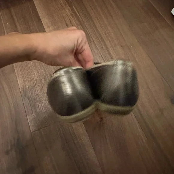 Shoes - Picture 4 of 5